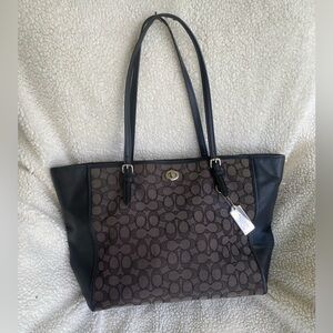 Coach Turnlock Tote In Signature Jacquard